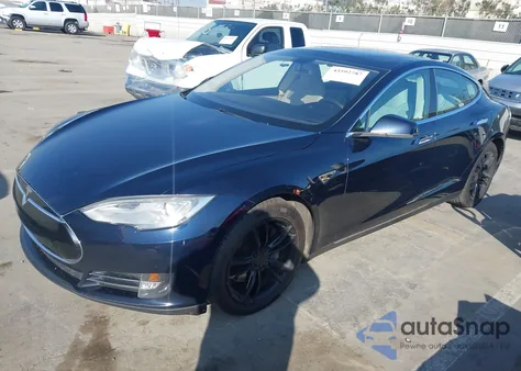 2013 Tesla Model S z USA, uszkodzony, nr VIN 5YJSA1CN6DFP17285
